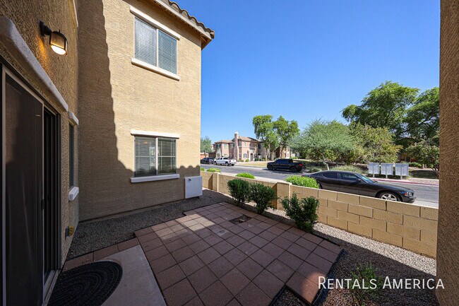 Foto del edificio - 14103 W Country Gables Dr