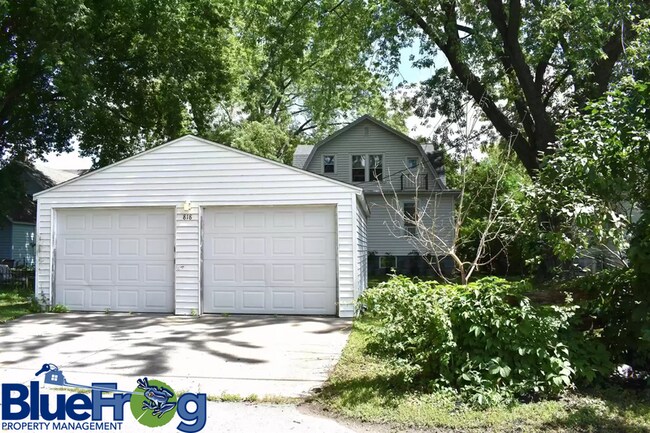 Building Photo - 818 S Maple Ave
