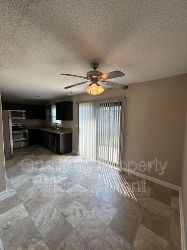 Foto del edificio - 5567 Windy Knoll Pl