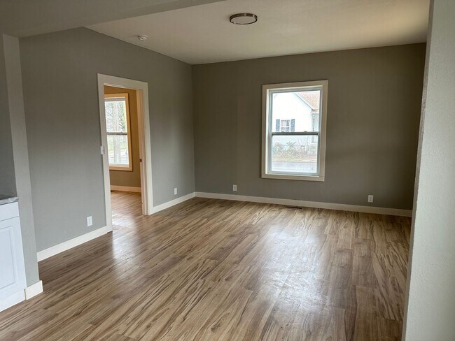 Foto del edificio - 125-127 S Connor Avenue