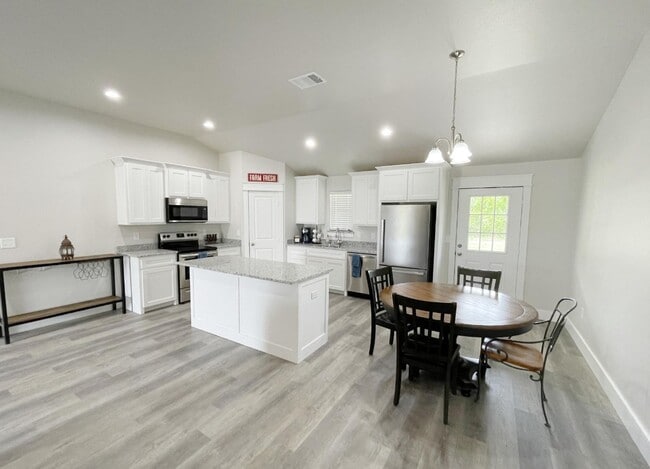 Foto del edificio - Cozy 4bd 2ba near Choctaw Casino