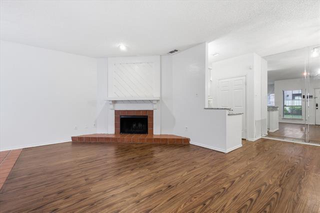 Foto del edificio - 9600 Royal Ln