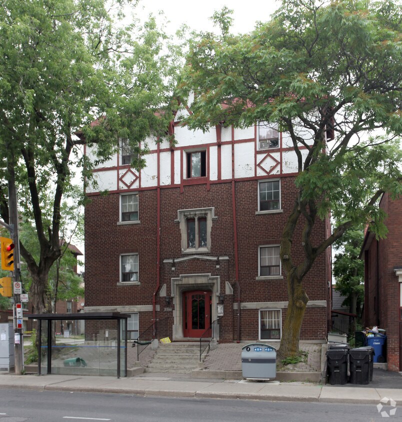 Brunswick Apartments Apartments 227 Vaughan Rd Toronto, ON