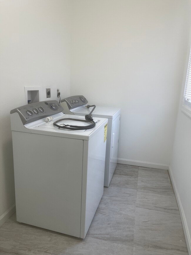 Building Photo - 2000 McHenry St