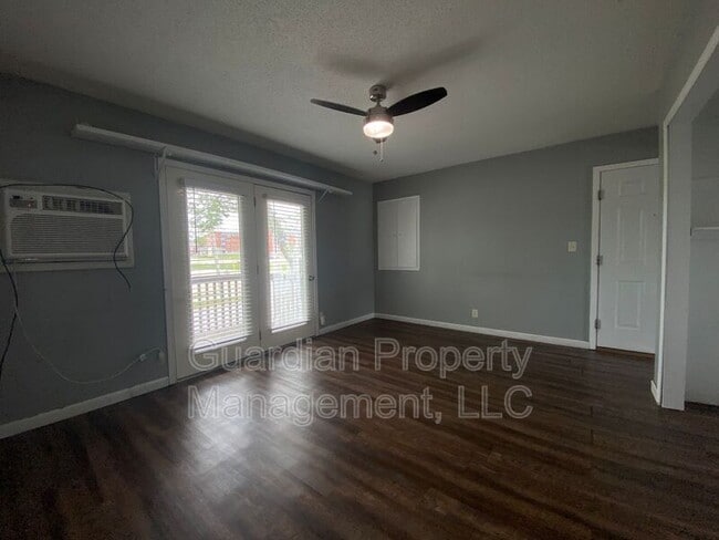 Building Photo - 523.5 W 7th St