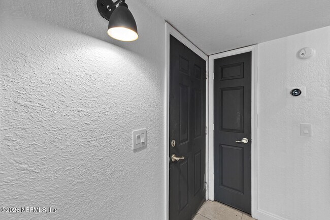 Foto del edificio - 864 Shoreline Cir