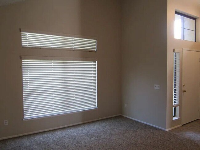 Foto del edificio - Nice 3 BR in Great MoVal Neighborhood