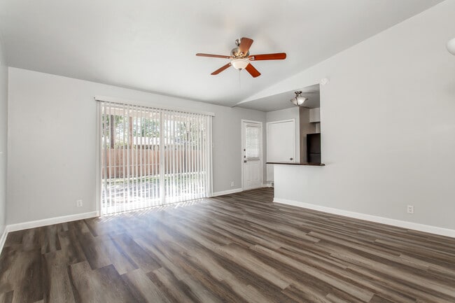 Building Photo - 2936 Sundial Dr