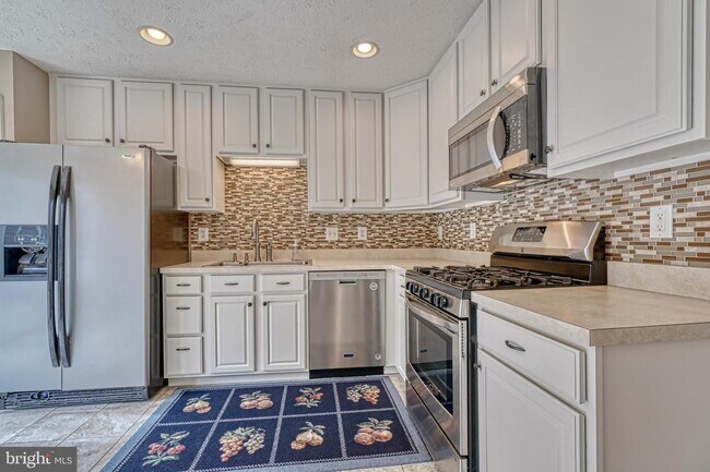 Building Photo - 206 Colgate Dr