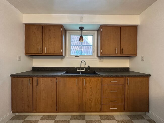 Building Photo - 2703 Harbison St
