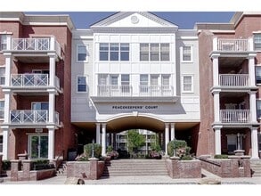 Building Photo - 5605-5605 Henwood St SW