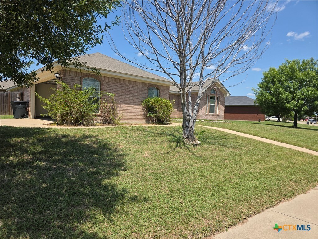 Foto principal - 3901 Mustang Dr