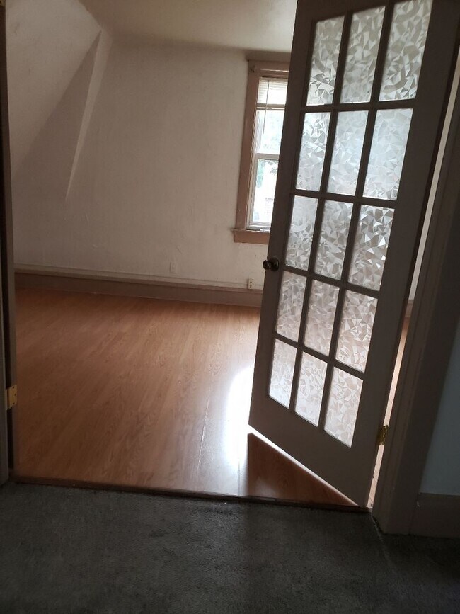 Building Photo - 224S61stK