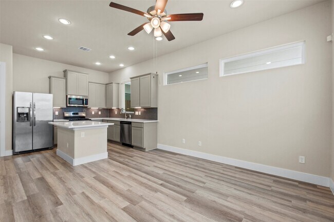 Foto del edificio - 9012 Lonestar Creekbend Ln