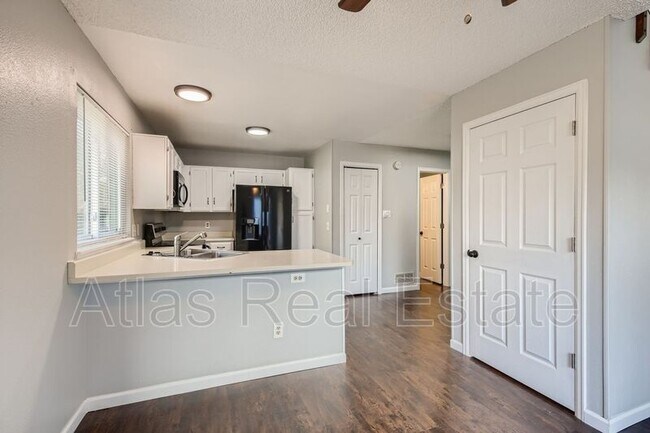 Building Photo - 569 Longfellow Ln