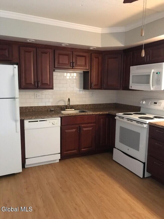 Foto del edificio - 82 Crescent St