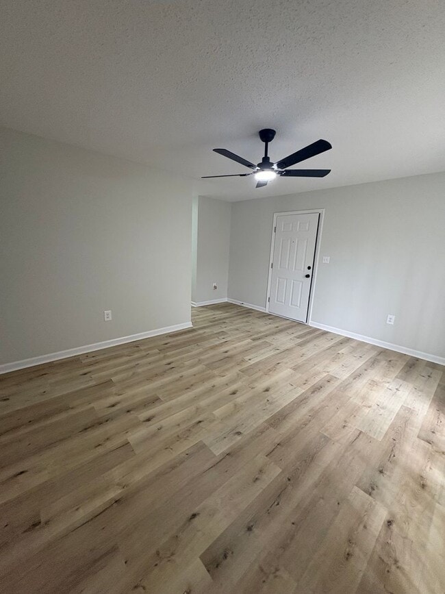 Building Photo - Modern Comfort Meets Peaceful Living – Only $1,600/mo! ?