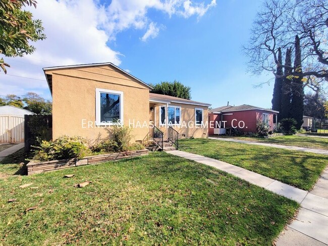 Building Photo - Beautiful Long Beach Home Recently Remodel...