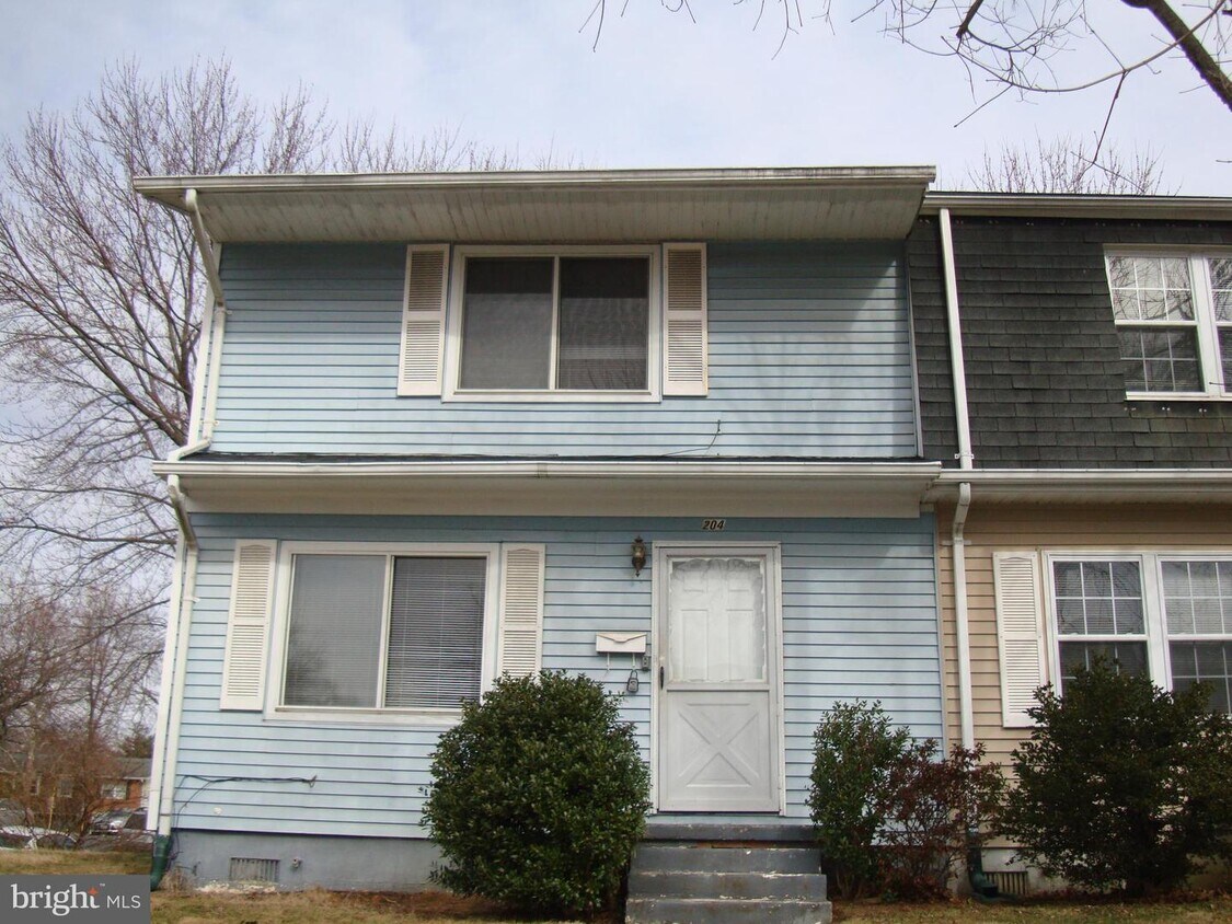 Primary Photo - 204 Cameron St