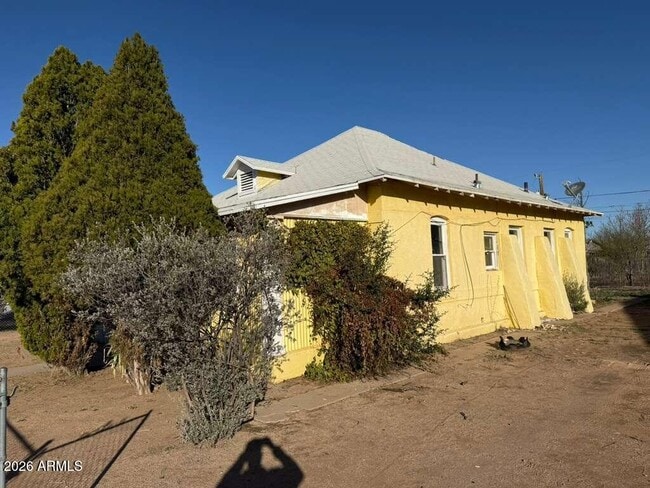 Building Photo - 1014 E 14th St