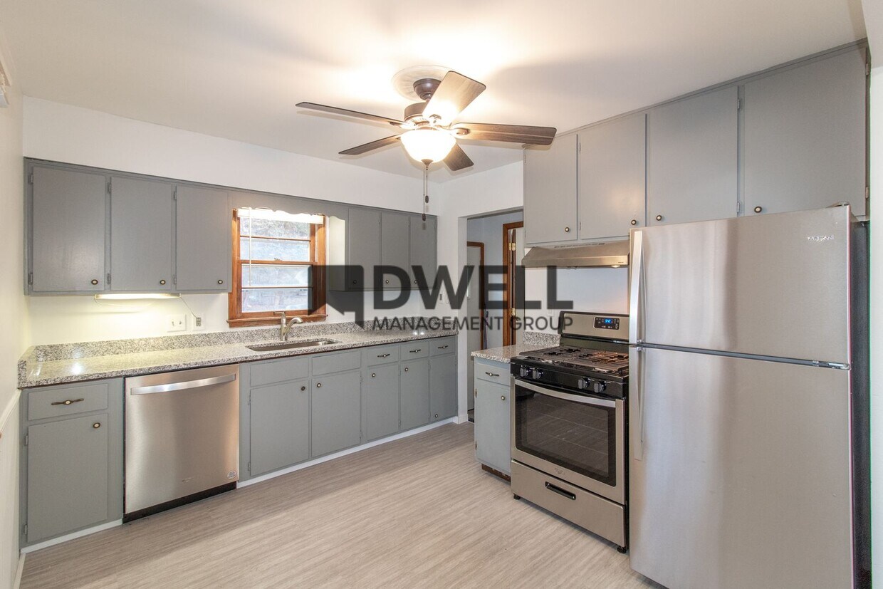 Primary Photo - 4 Bedroom Home In Elton Hills Neighborhood!