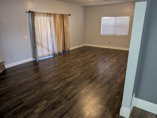 Foto del edificio - 4905 Raley Blvd