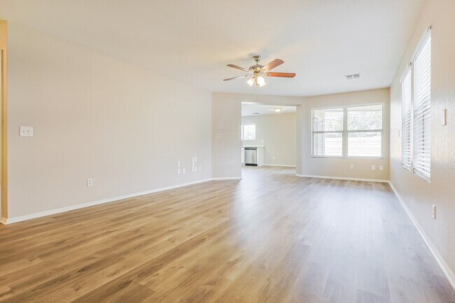 Foto del edificio - 2300 E Gleneagle Dr