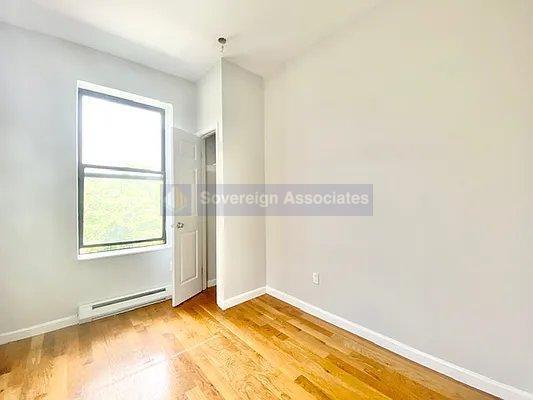 Building Photo - 320 Manhattan Avenue