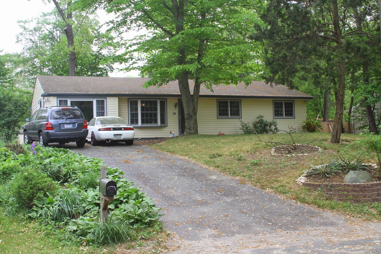 Primary Photo - 309 Cedar Ln