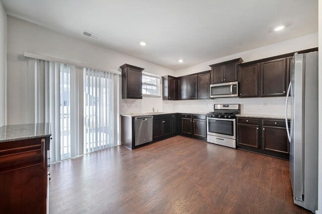 Foto del edificio - Beautiful 4 Bed 2 and a Half Bath Home in Charlotte!