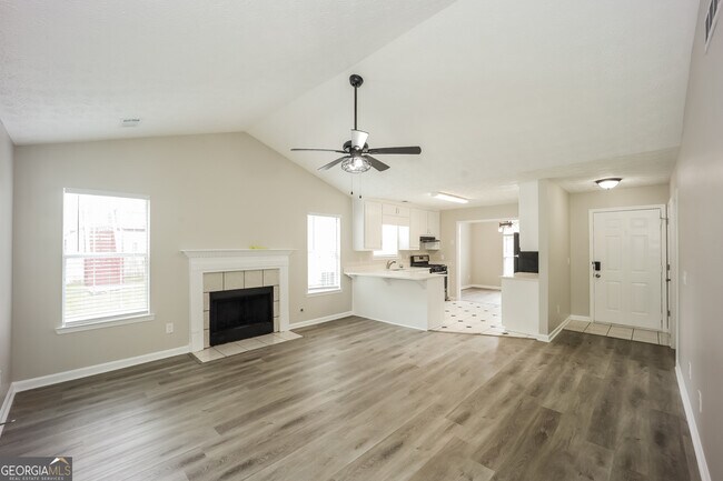 Building Photo - 7911 Woodlake Dr