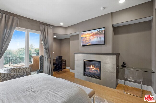 Building Photo - 16123 W Sunset Blvd