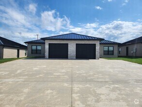 Building Photo - 370-a SE 95th Rd