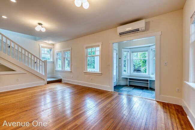Building Photo - 5 br, 3.5 bath House - 2208 N 46th St