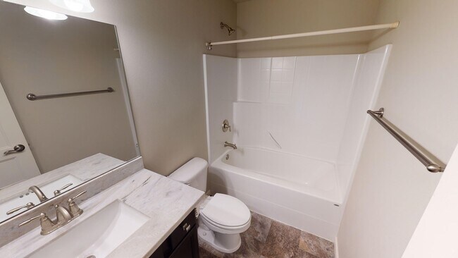 Foto del edificio - Manchester 3 Bedroom Available June 15th!