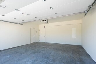Building Photo - 5113-5115 Silver Mill Dr