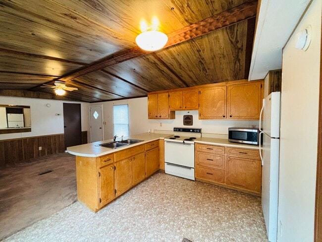 Building Photo - Mobile Home