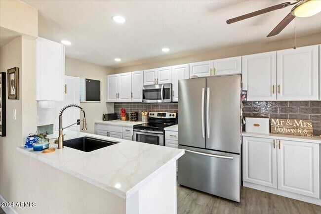 Building Photo - 17034 E Calle Del Oro
