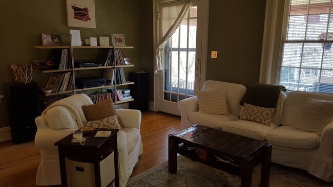 Foto del edificio - 112 S Arthur Ashe Blvd