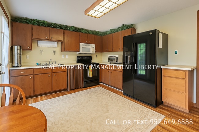 Building Photo - 217 9th St