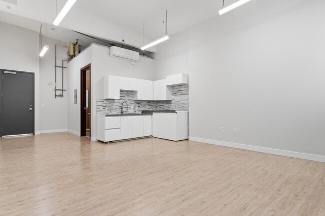 Foto del edificio - 3751 S Hill St