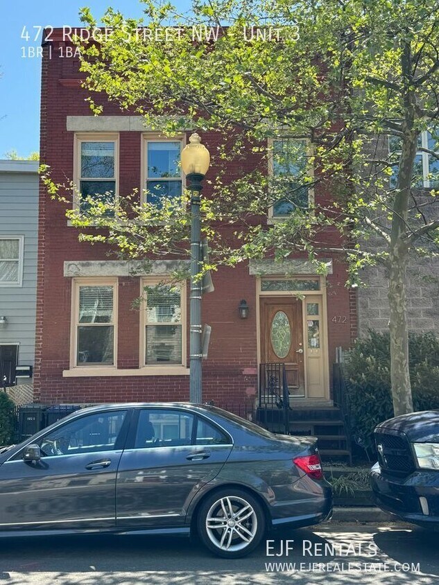 Foto principal - Spacious 800 Square Foot One Bedroom Plus ...