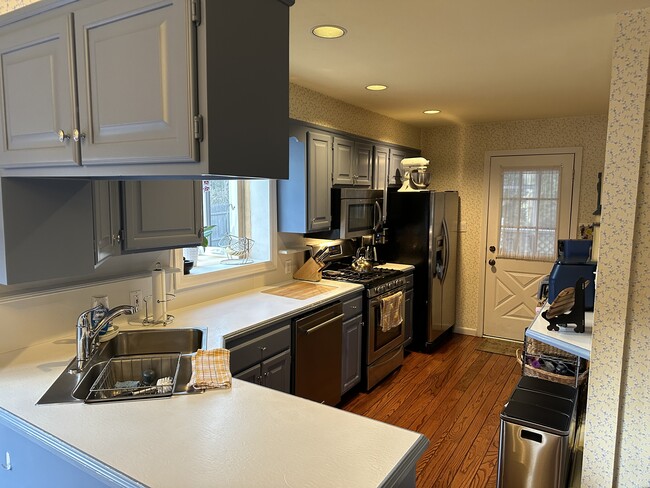 Kitchen - 8 Cedar Valley Ln