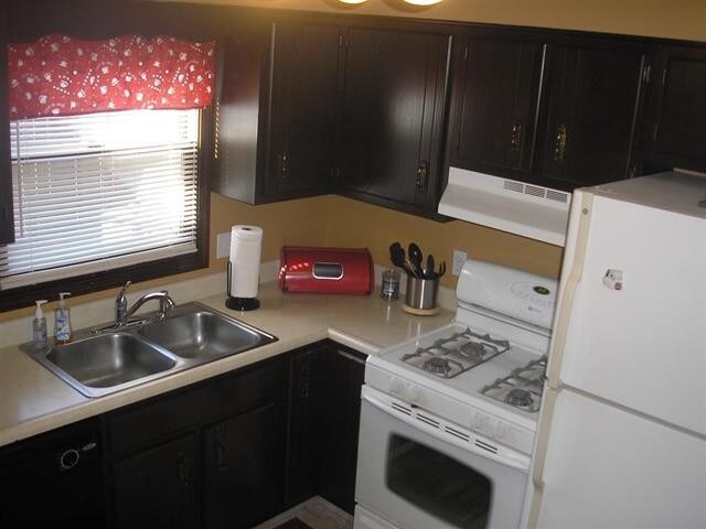 Building Photo - 3812 Aboite Lake Dr