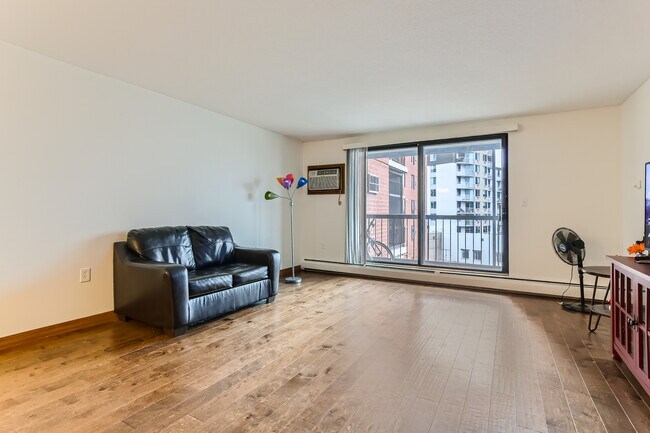 Foto del edificio - 6500 Woodlake Dr