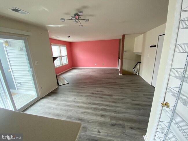 Building Photo - 12891B Grays Pointe Rd