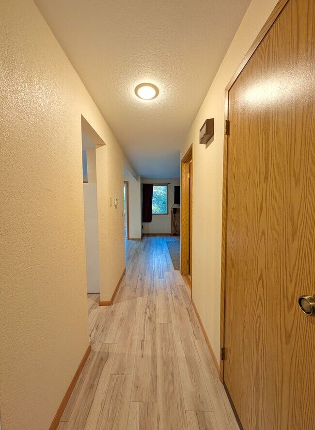 Foto del edificio - 3Bd/1.5Ba Dgl Townhome, Long Term Rental, 2 Car Garage, Unfurnished