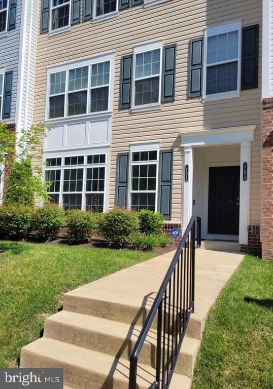 Building Photo - 17026 Beveridge Dr
