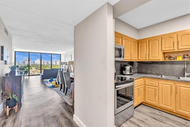 Foto del edificio - 3375 N Country Club Dr