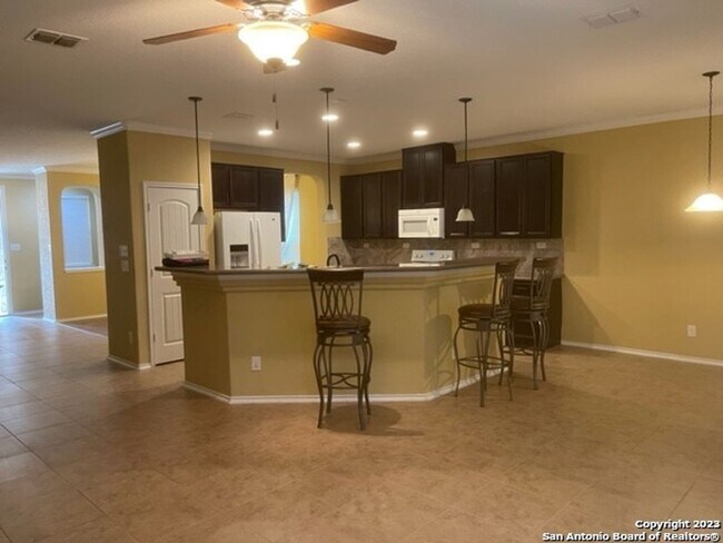 Building Photo - 4 Bedroom/2.5 Bathroom Home in the Trails ...